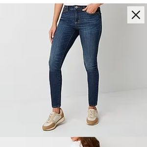 Womens mid rise jean